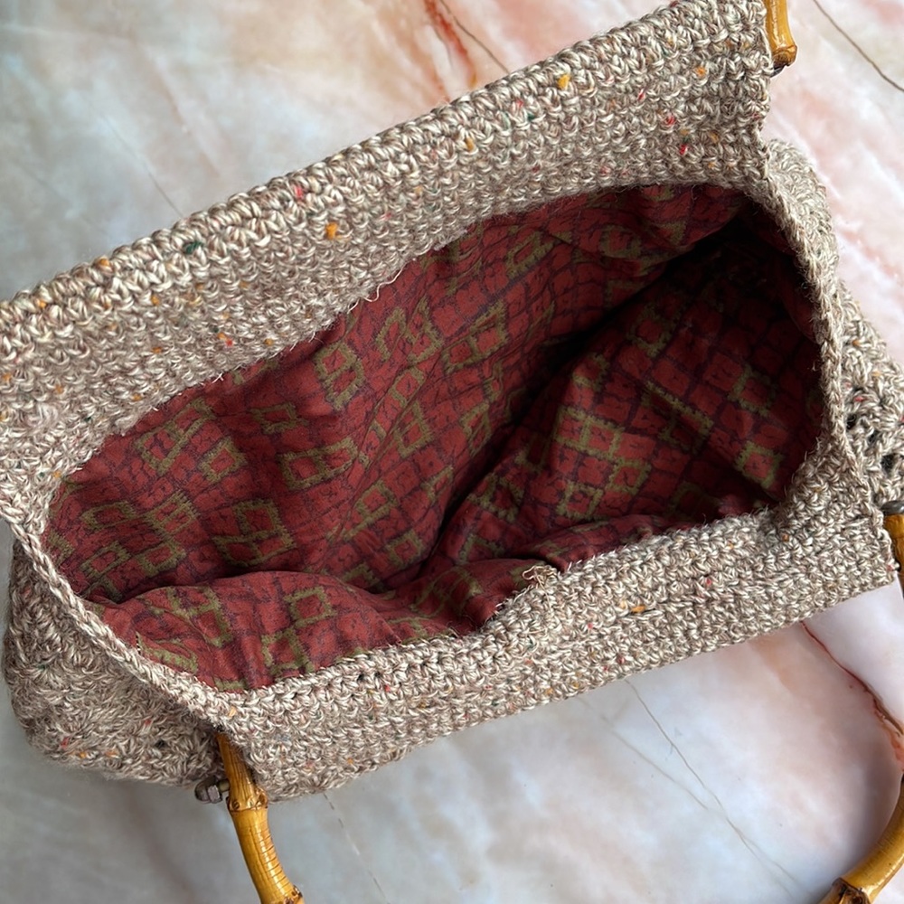 HANDCRAFTED | Knitted carry bag with bamboo handles - Picture 6 of 10